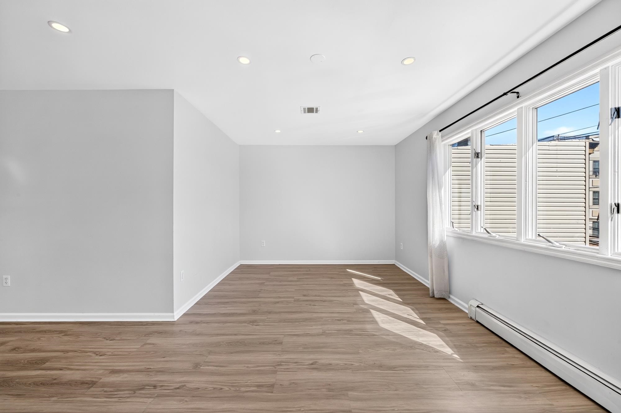 1101 SUMMIT AVE Unit: 2