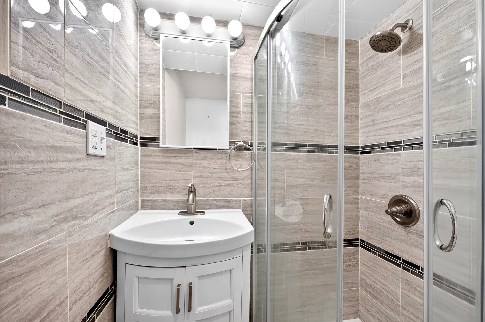 1101 SUMMIT AVE Unit: 2