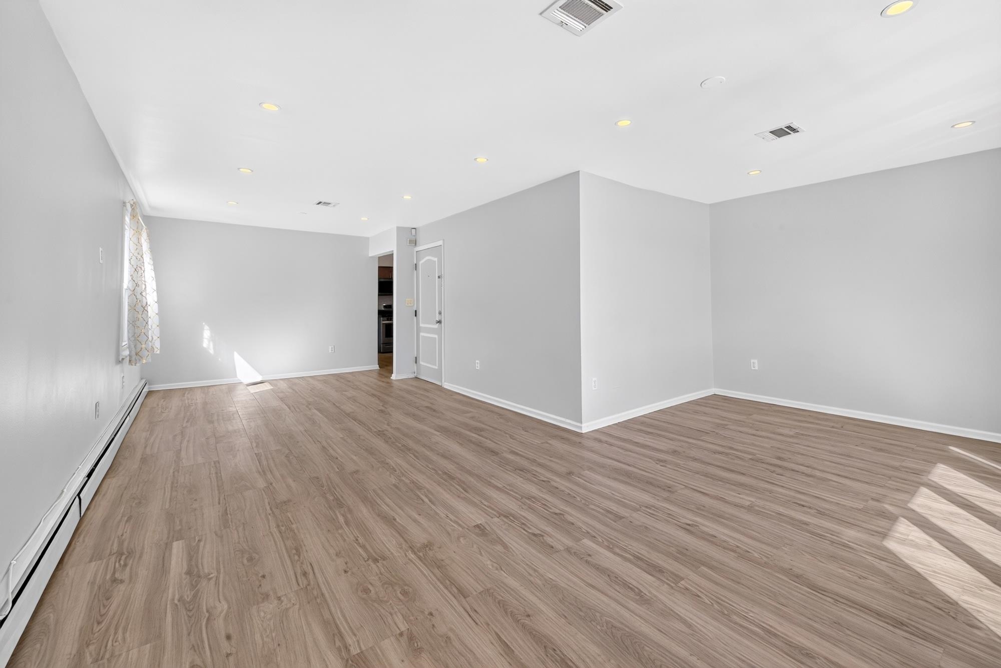 1101 SUMMIT AVE Unit: 2