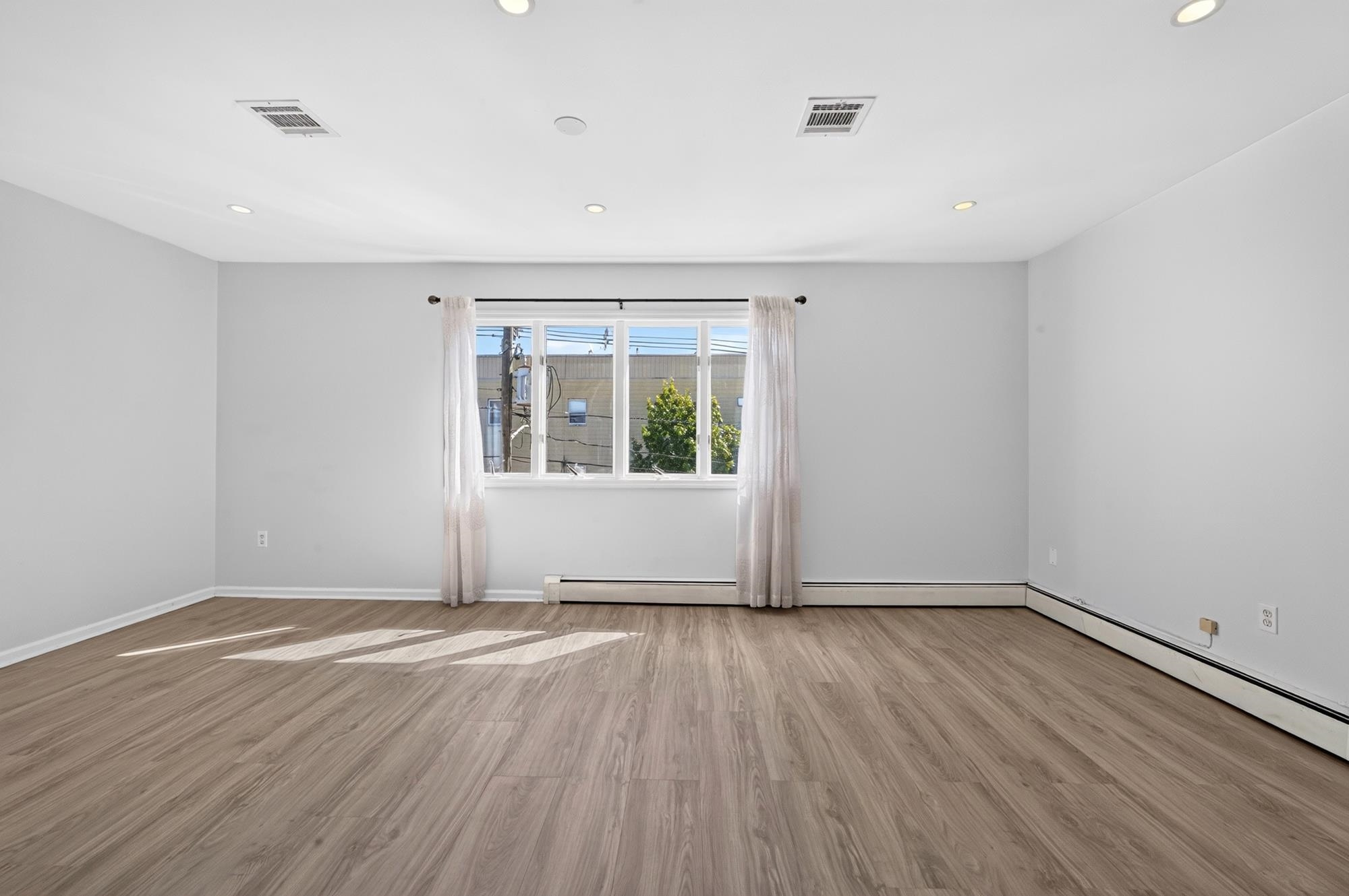 1101 SUMMIT AVE Unit: 2