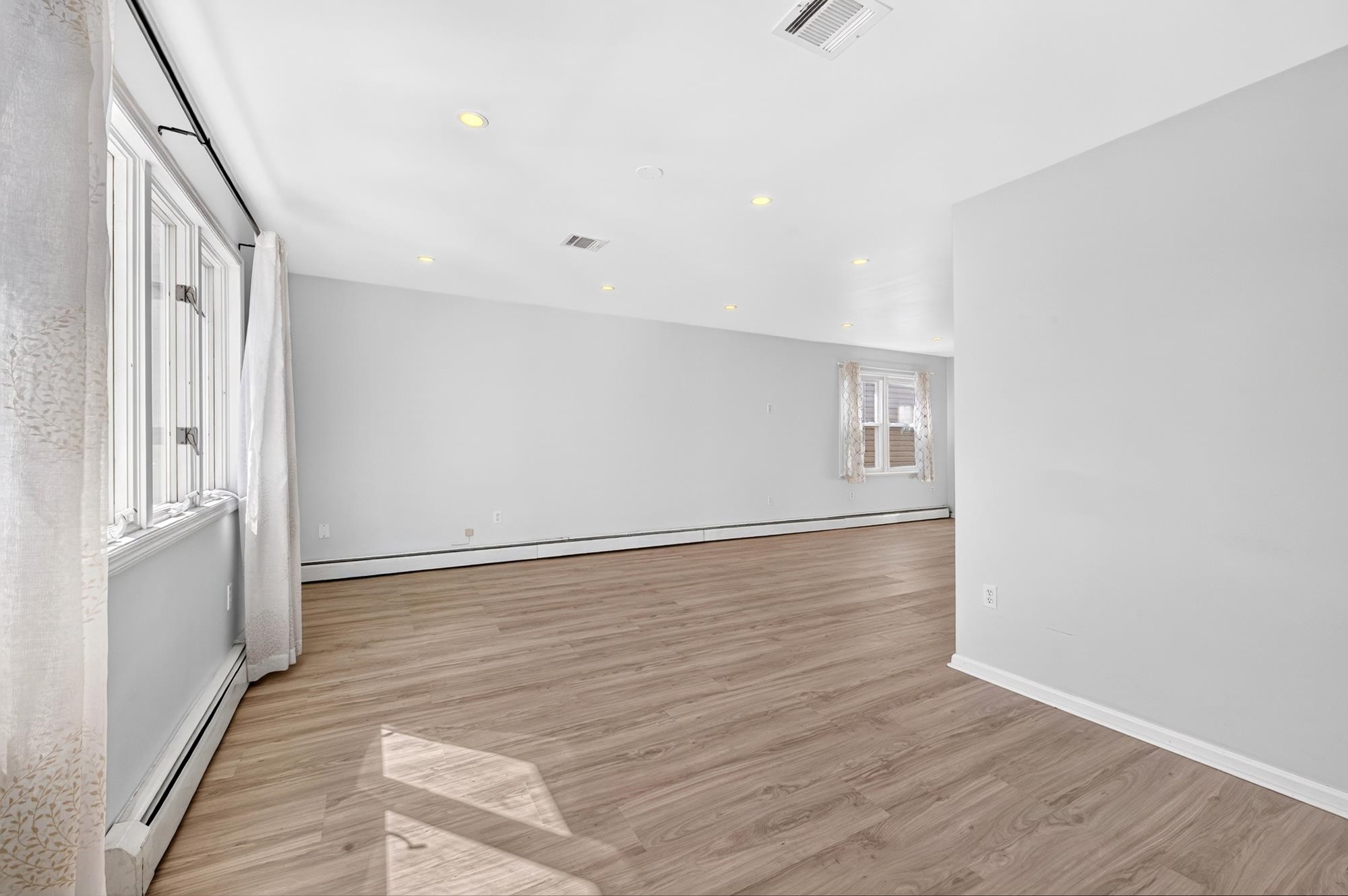 1101 SUMMIT AVE Unit: 2