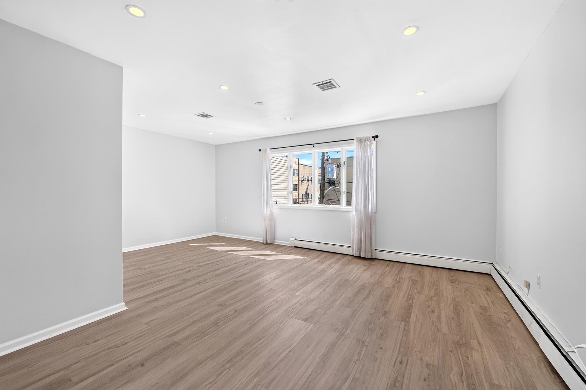 1101 SUMMIT AVE Unit: 2