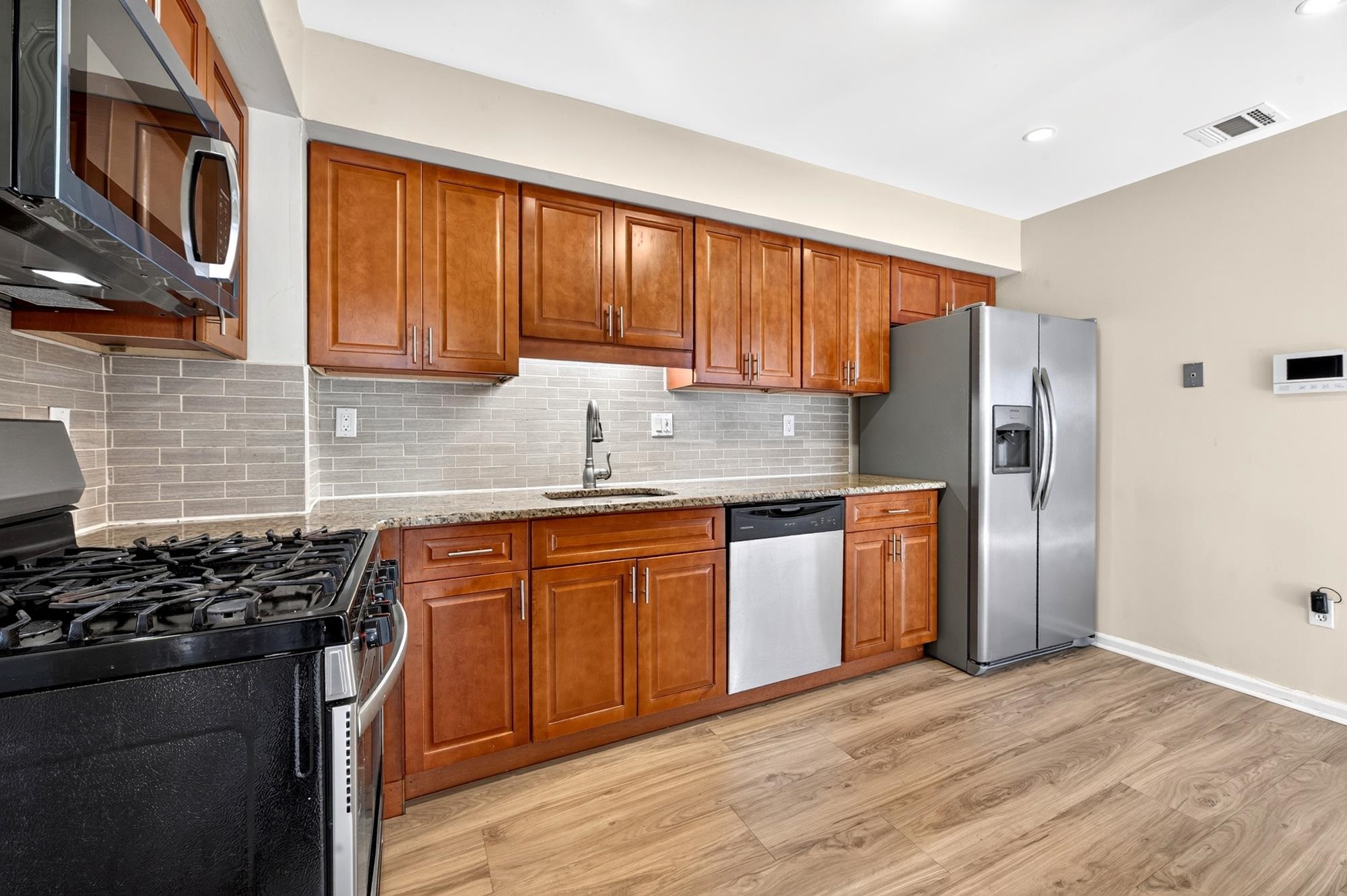 1101 SUMMIT AVE Unit: 2