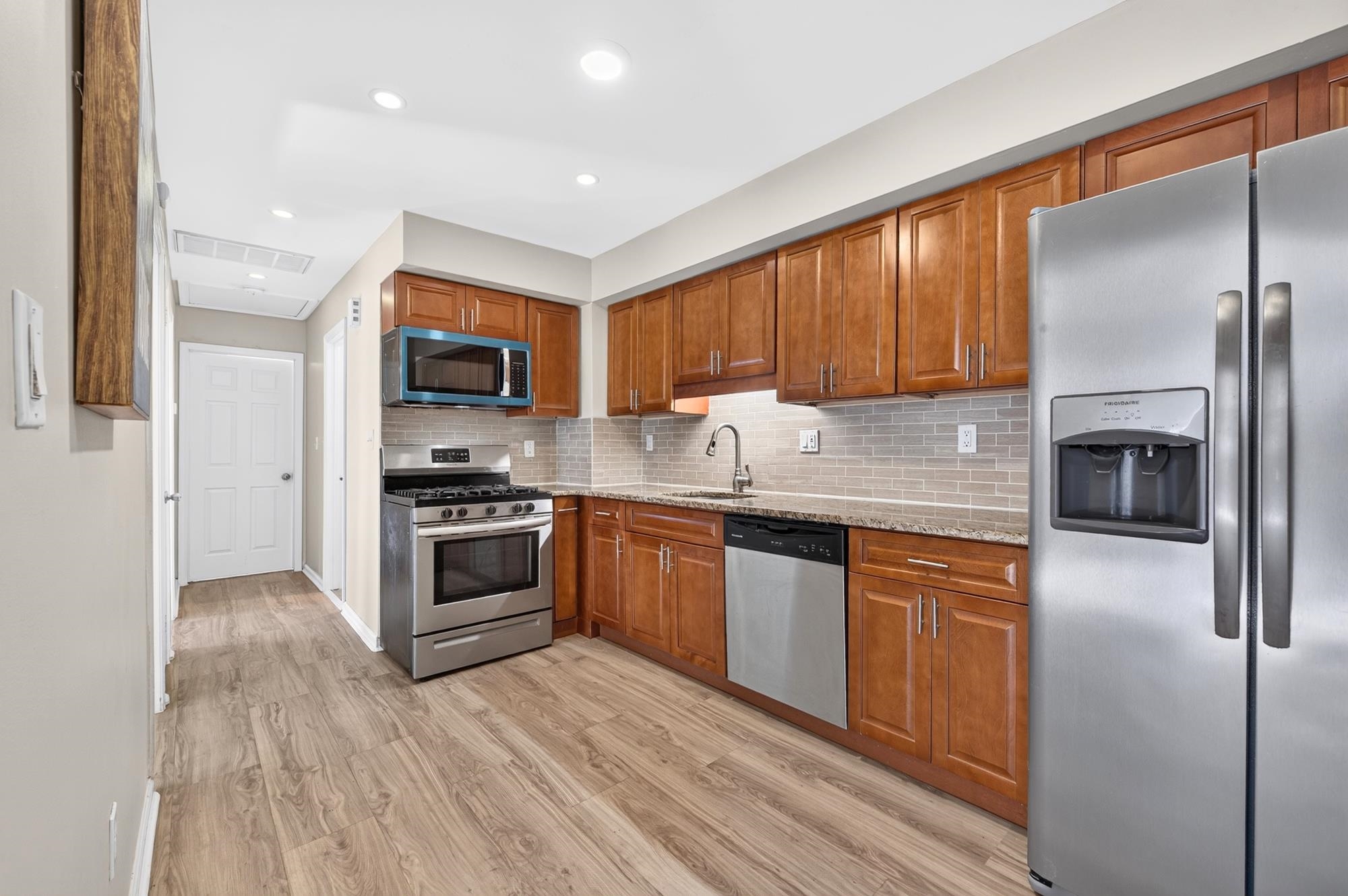 1101 SUMMIT AVE Unit: 2