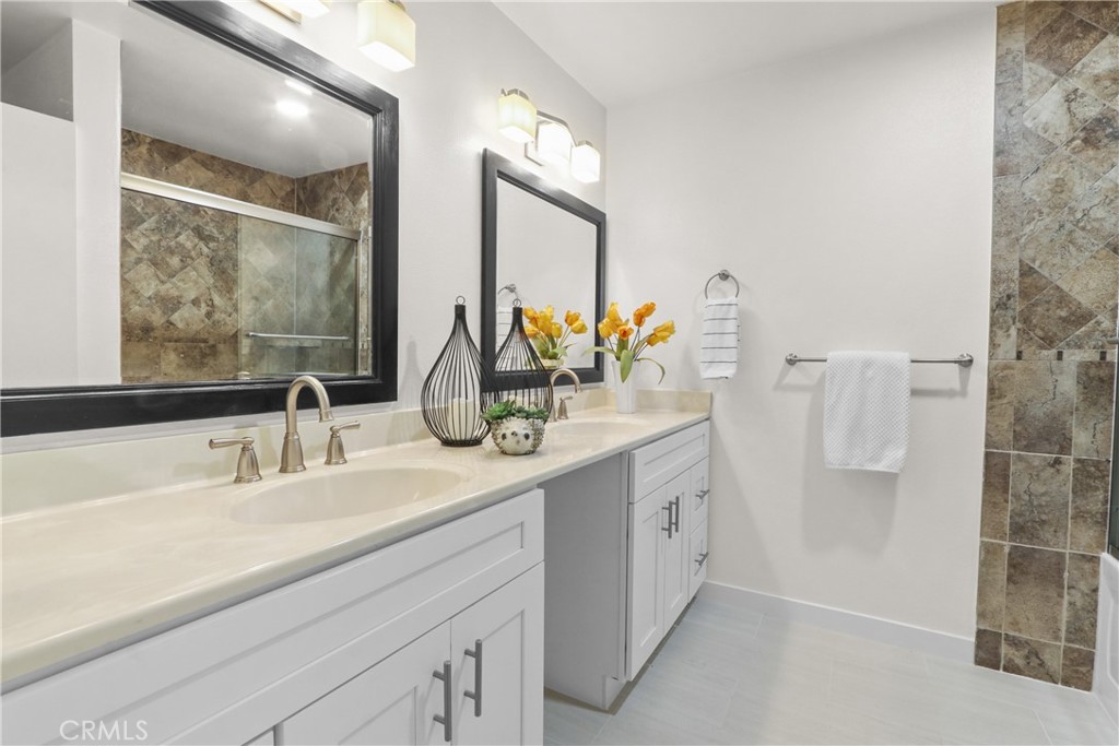 3874 Ravenswood