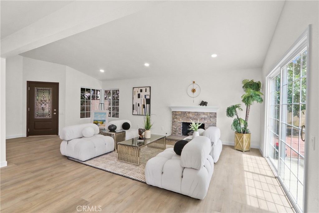 3874 Ravenswood