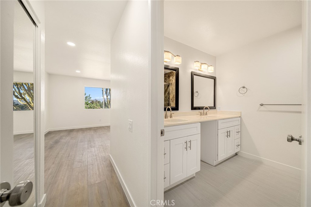 3874 Ravenswood