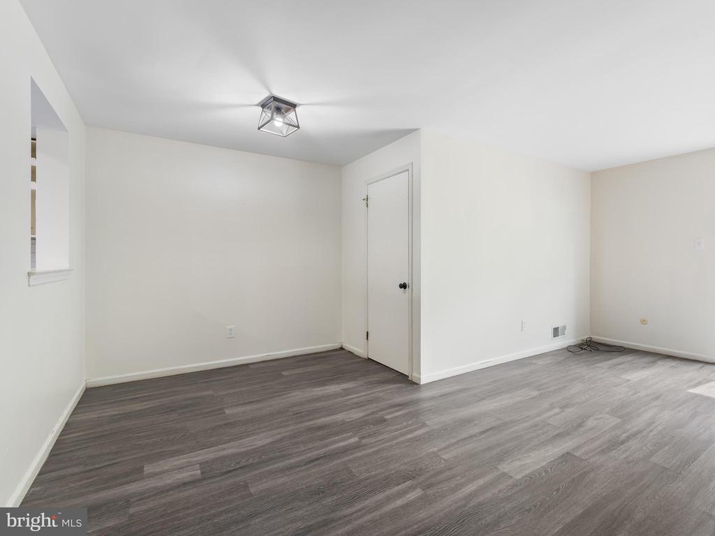 323 GWYNEDD COURT