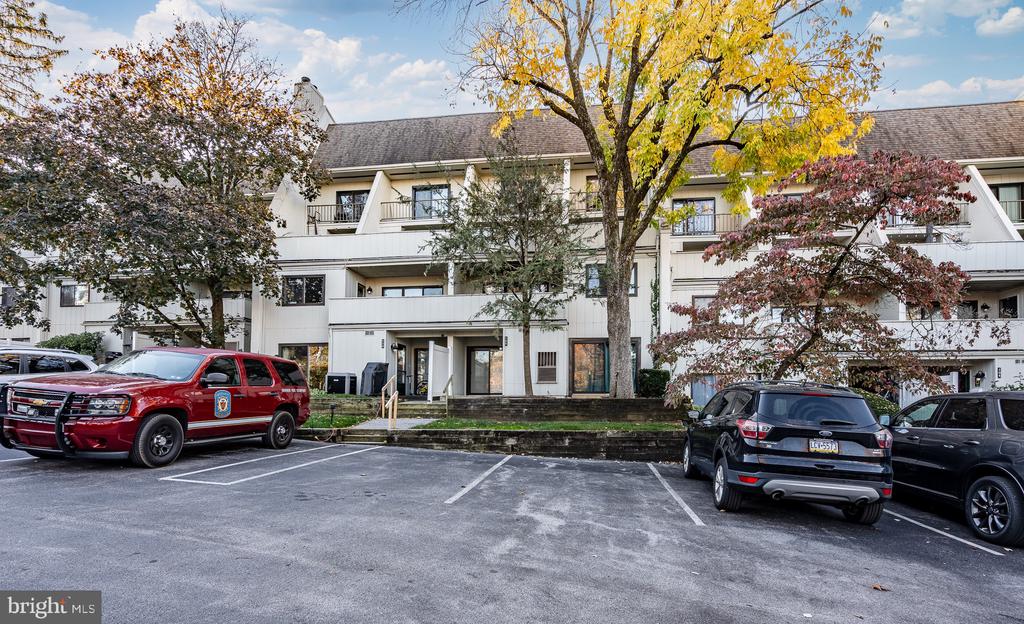 108 SUMMIT HOUSE