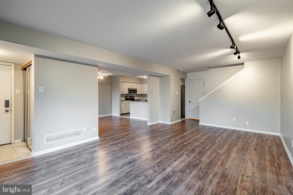 108 SUMMIT HOUSE