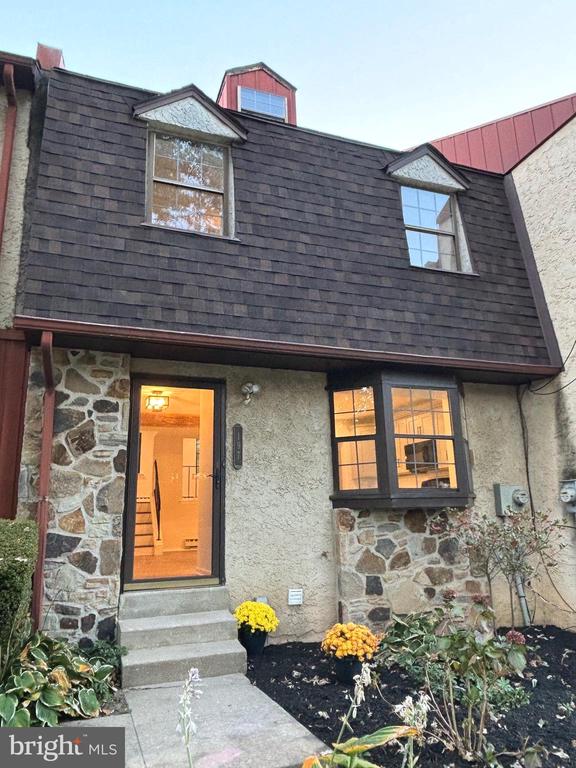 197 STIRLING COURT