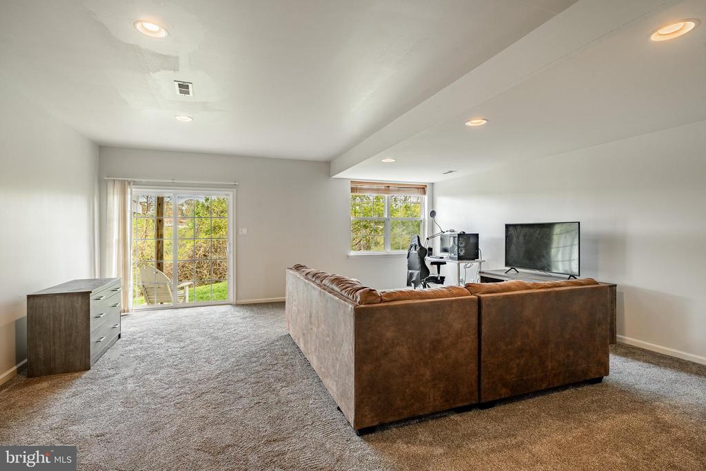 71 NARRAGANSETT LANE