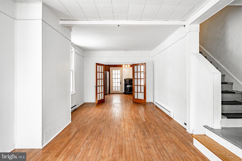 513 W 1ST AVENUE