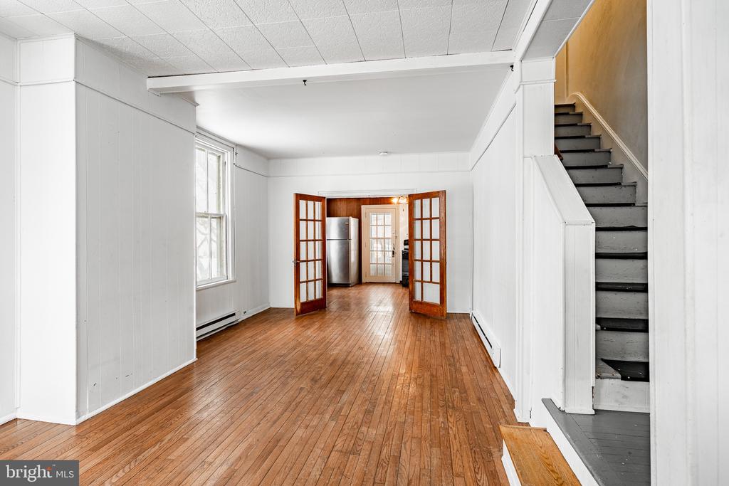 513 W 1ST AVENUE