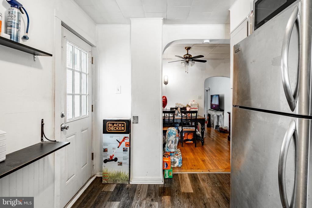 513 W 1ST AVENUE