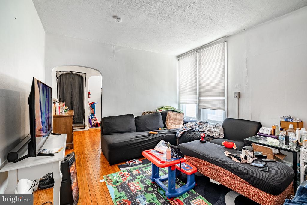 513 W 1ST AVENUE