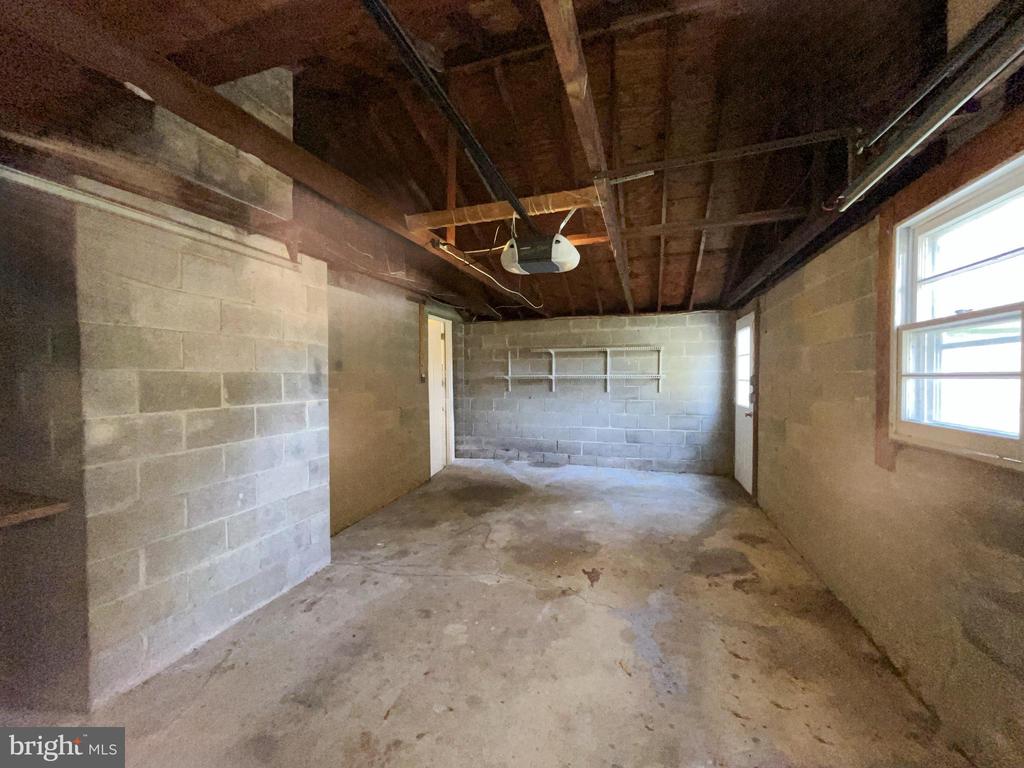 1526 TELEGRAPH ROAD