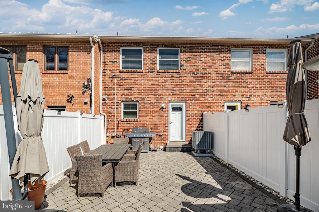 10 RICKMAR LANE