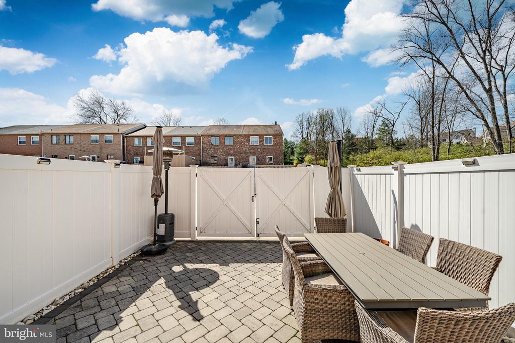 10 RICKMAR LANE
