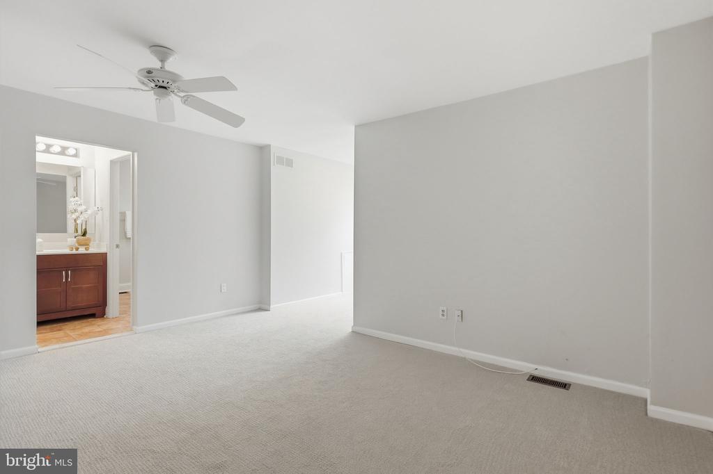 965 ROUNDHOUSE COURT