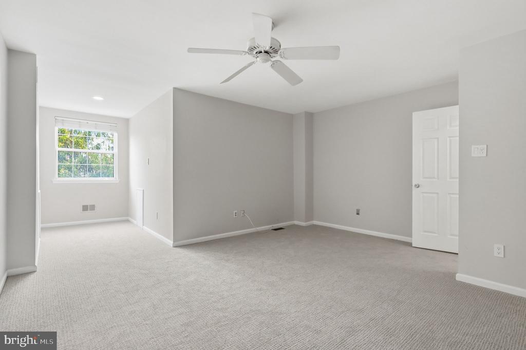 965 ROUNDHOUSE COURT