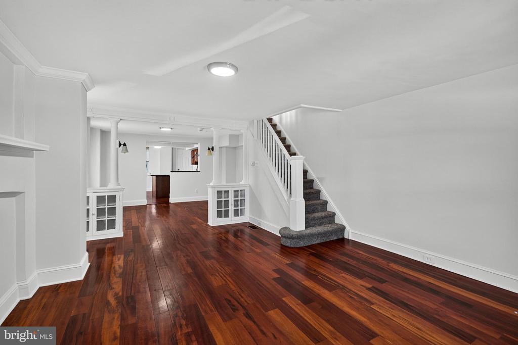 223 N NEW STREET