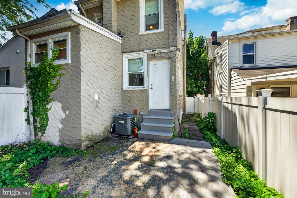 223 N NEW STREET