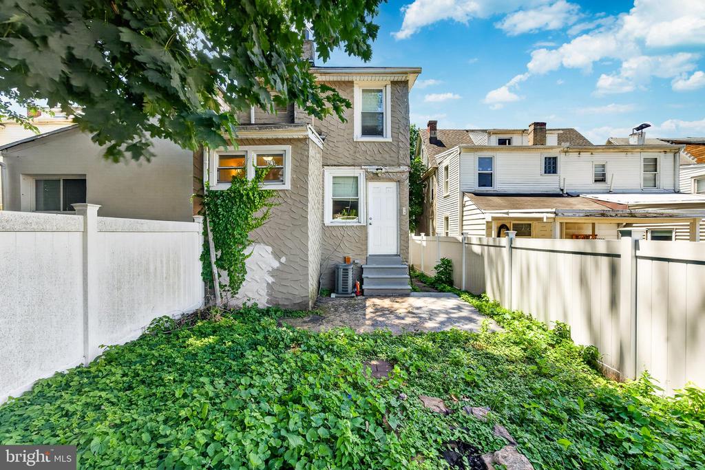 223 N NEW STREET