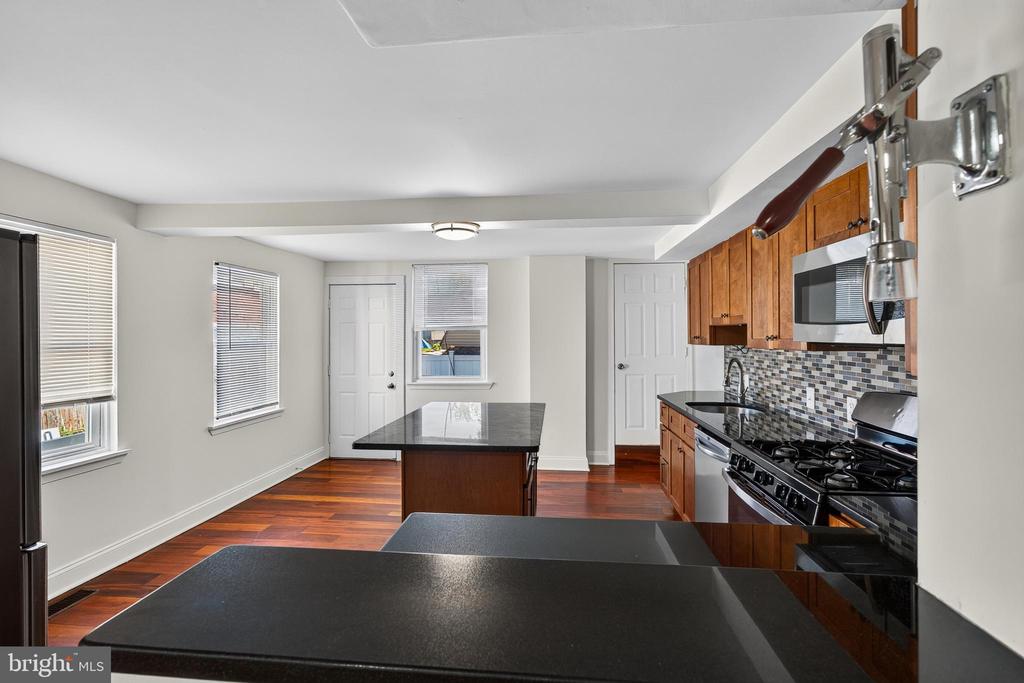 223 N NEW STREET