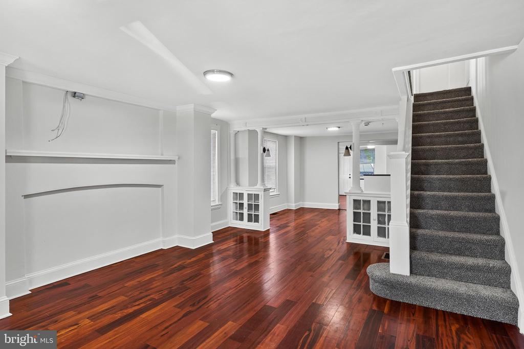 223 N NEW STREET