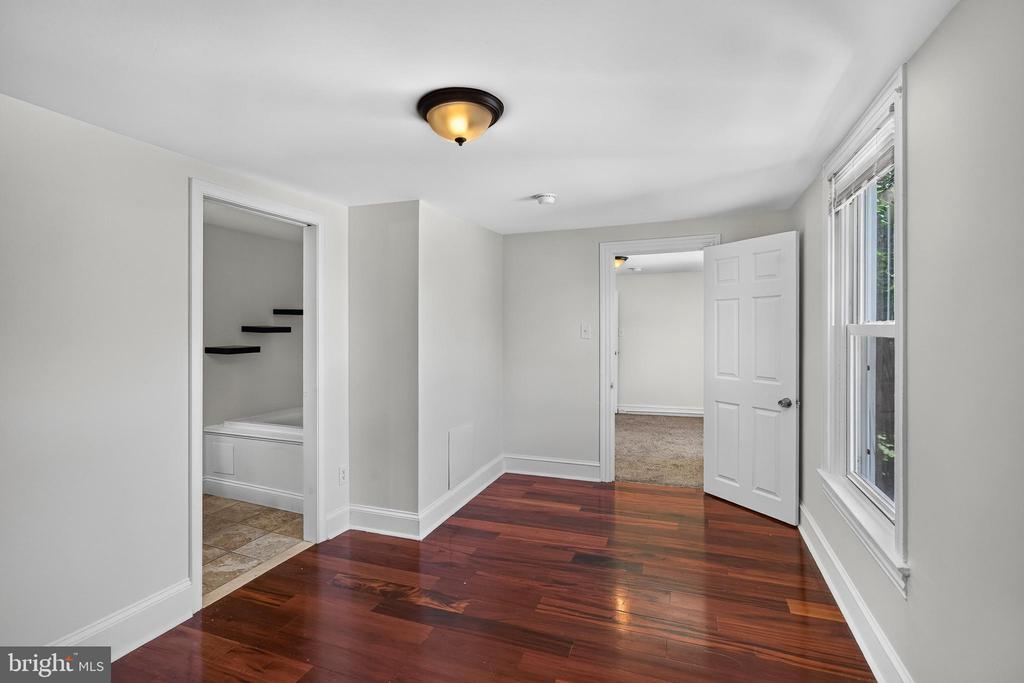 223 N NEW STREET