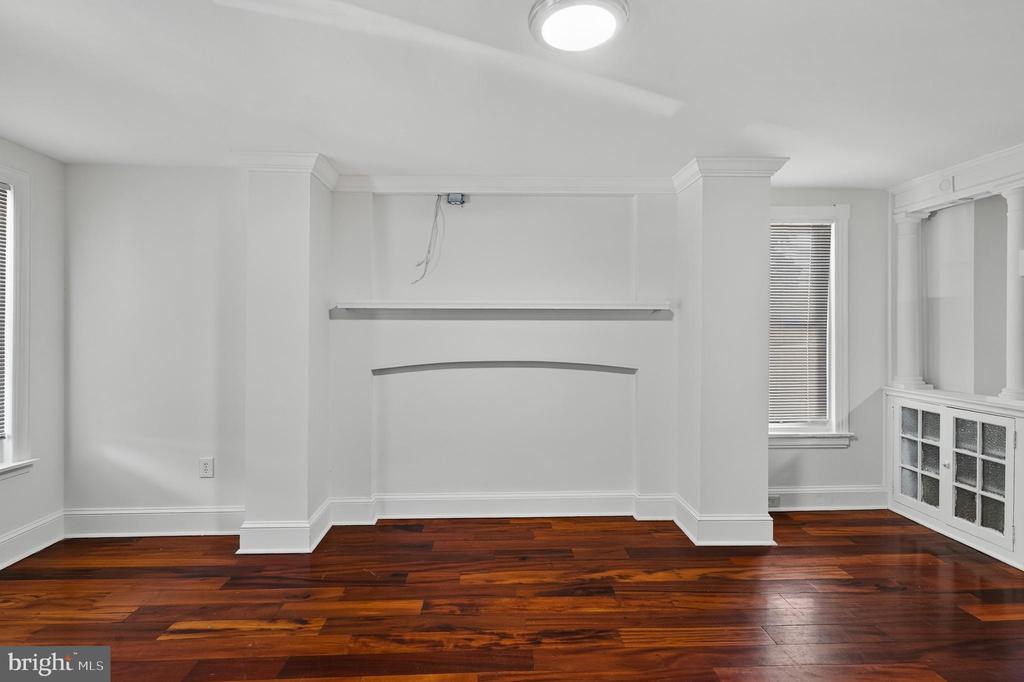 223 N NEW STREET