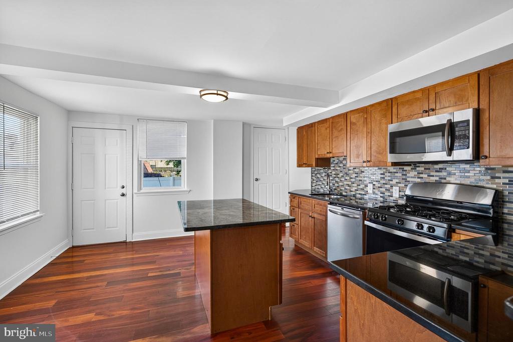 223 N NEW STREET