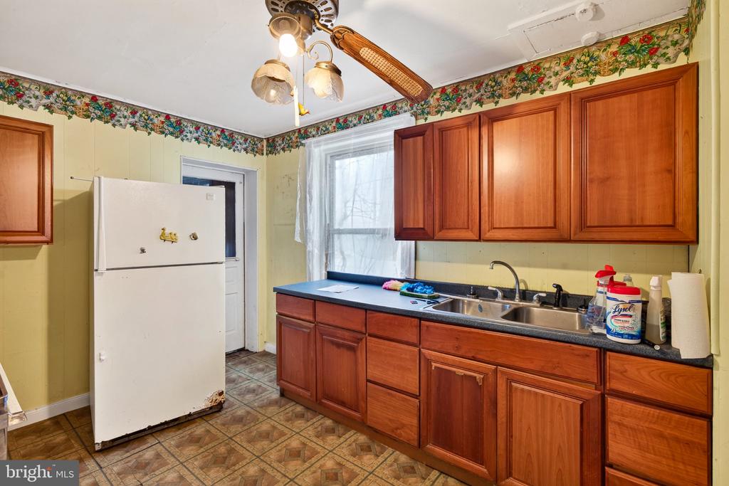 18 W 5TH