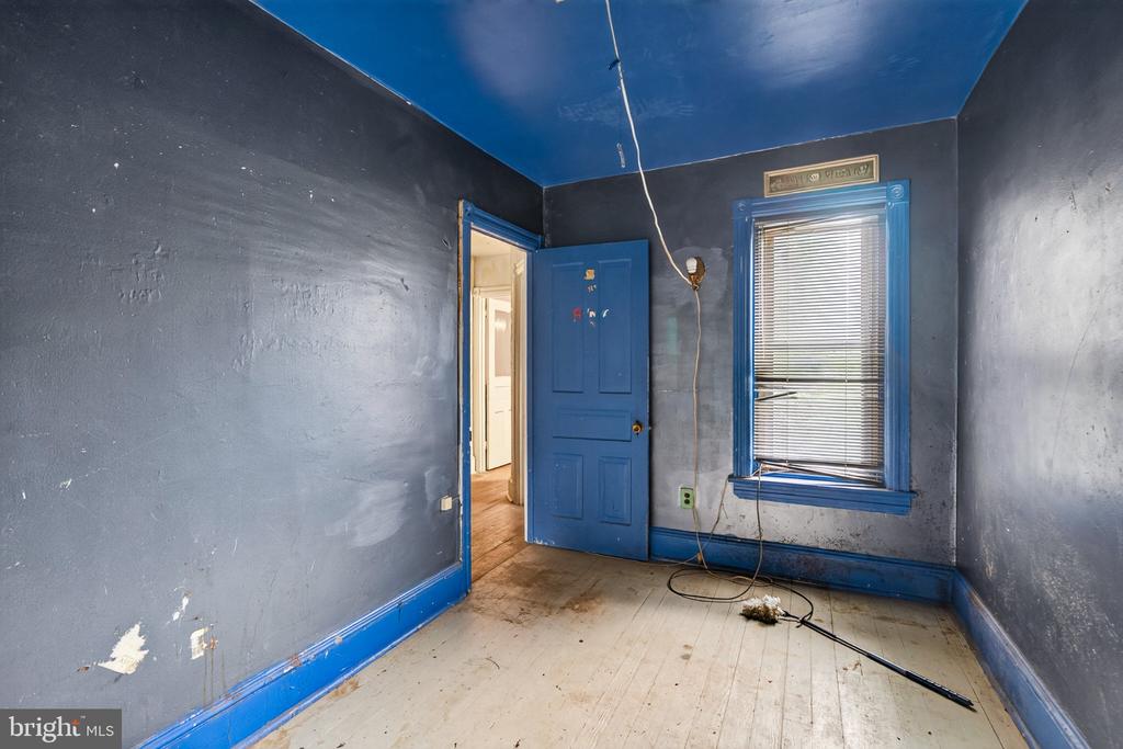 18 W 5TH