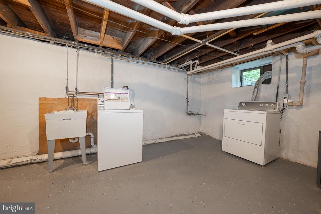 4613 WOODLAND AVENUE