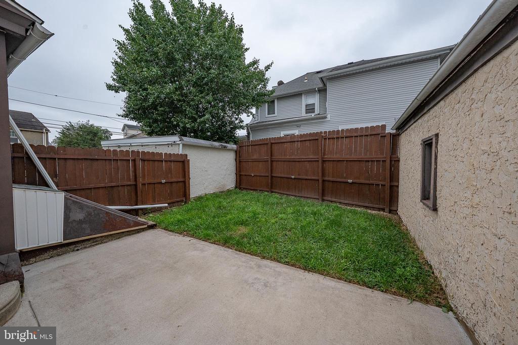 4613 WOODLAND AVENUE