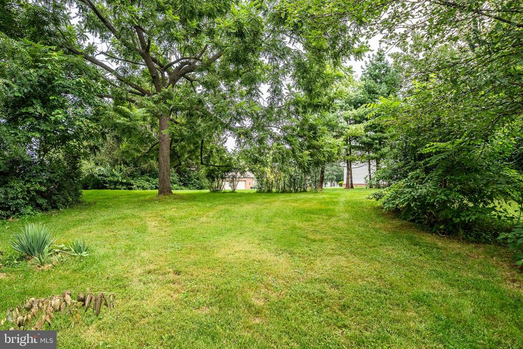 2043 STONECREST DRIVE