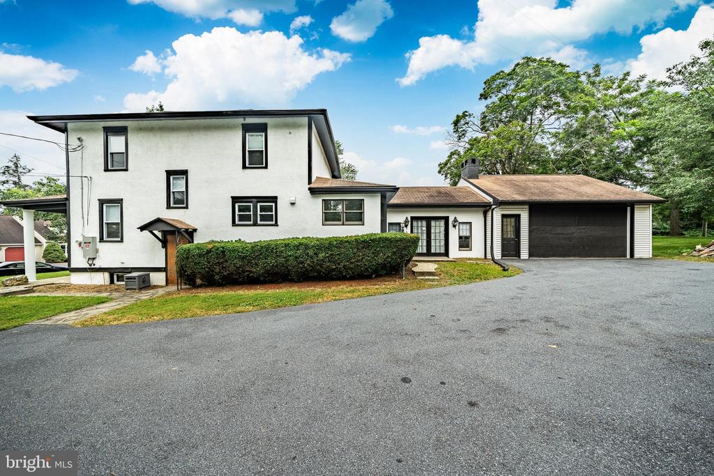 2043 STONECREST DRIVE