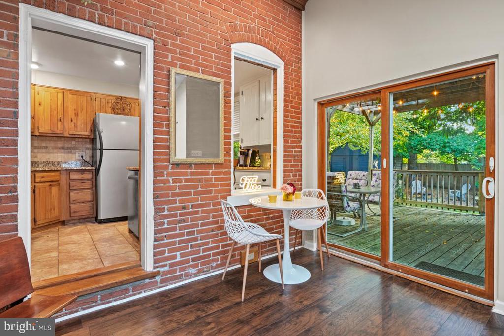 220 S 8TH STREET