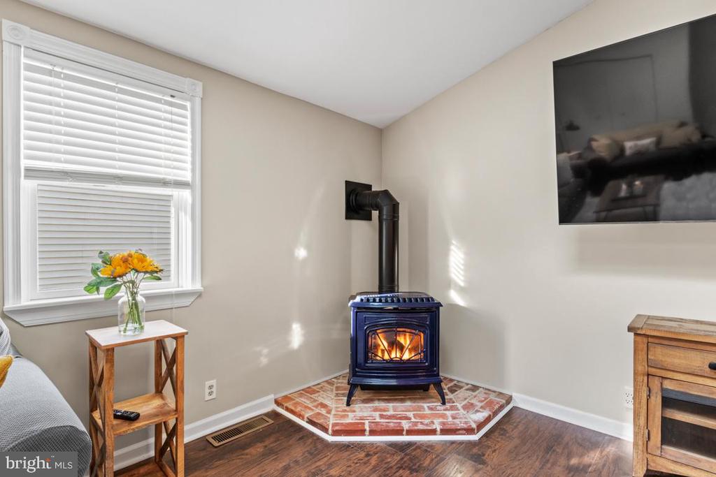 220 S 8TH STREET