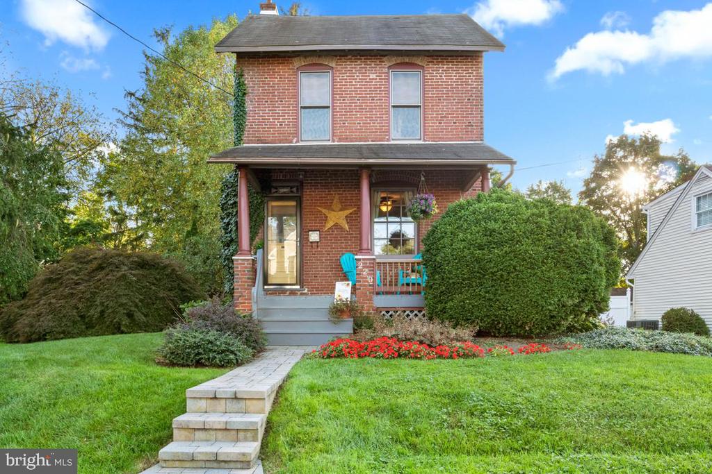 220 S 8TH STREET
