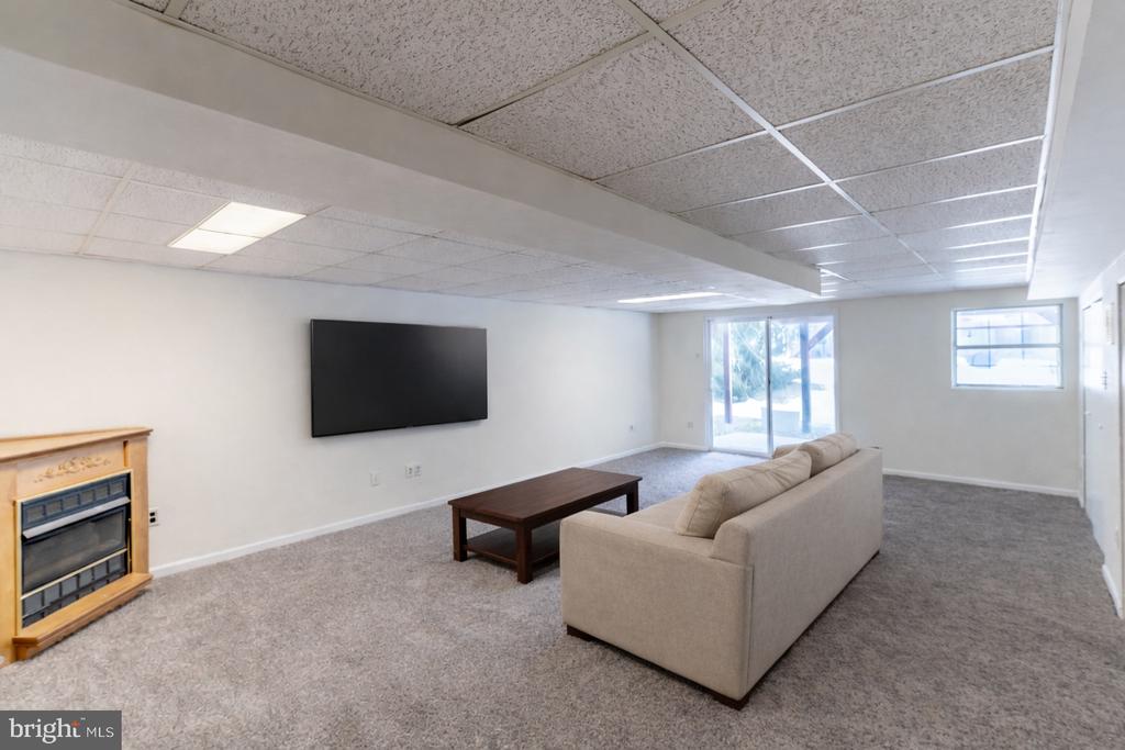 818 TREETOP LANE