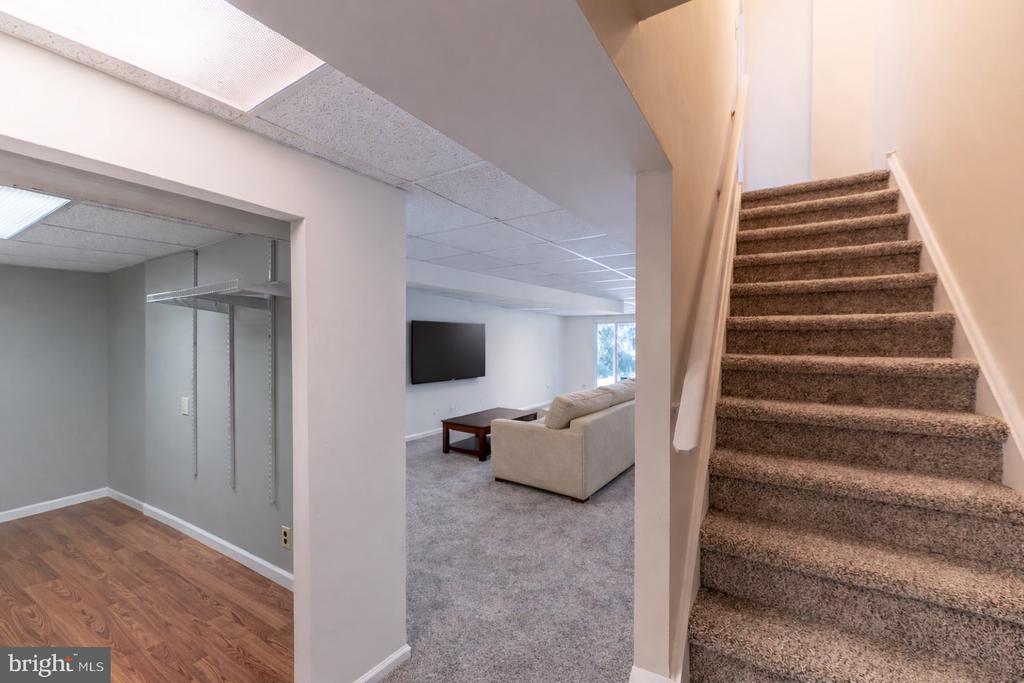 818 TREETOP LANE