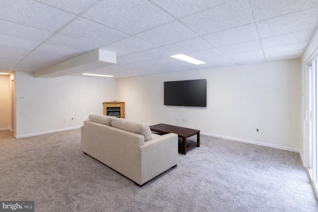 818 TREETOP LANE