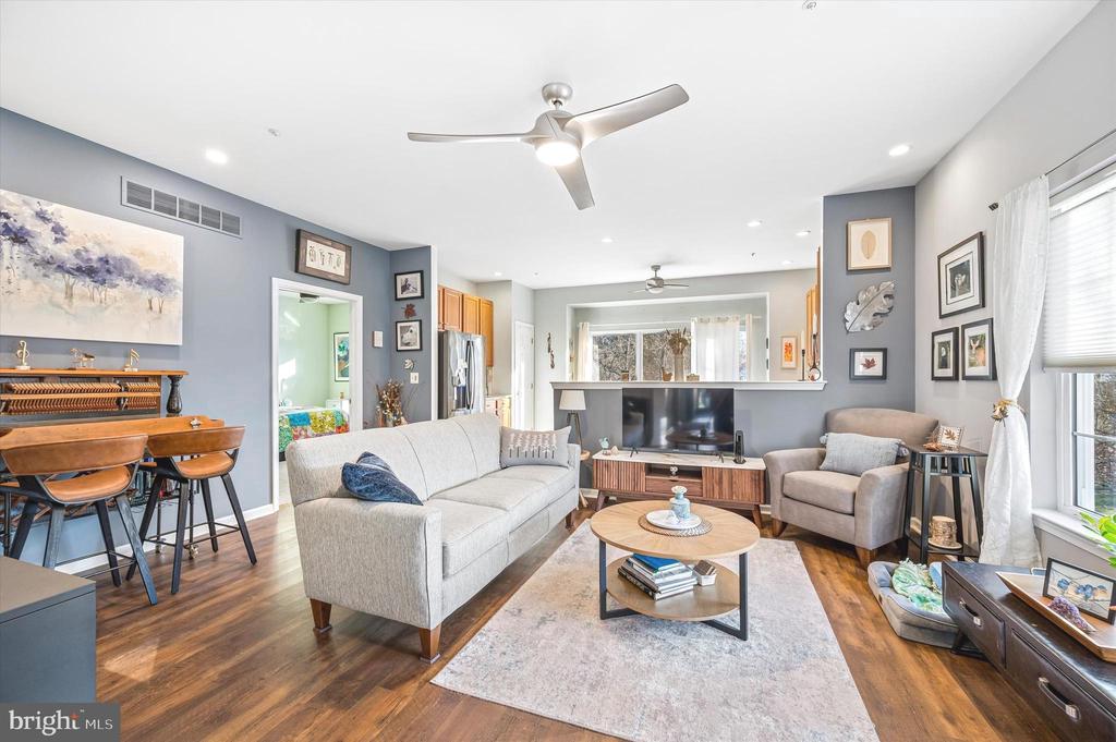 13 STUART DRIVE Unit: 13