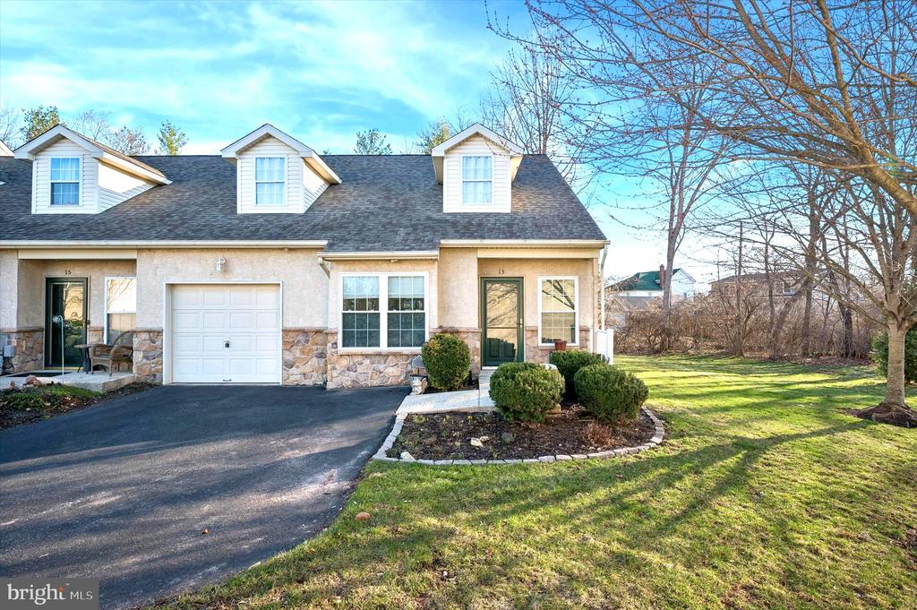 13 STUART DRIVE Unit: 13
