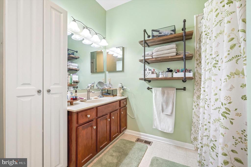 13 STUART DRIVE Unit: 13