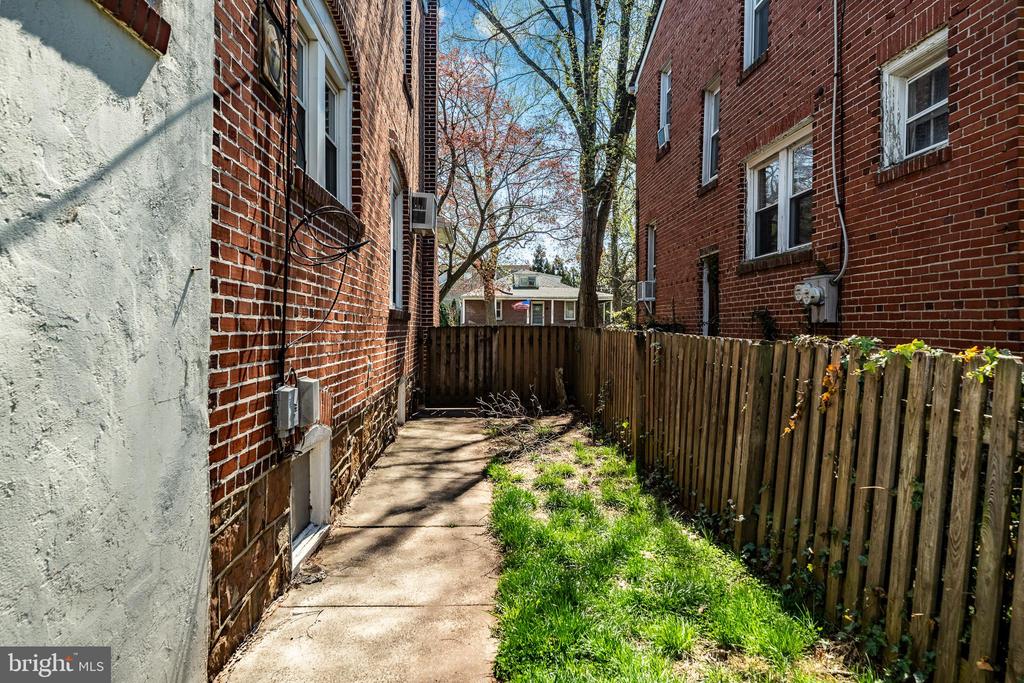 1703 POWELL STREET