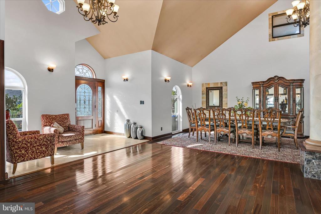 1076 INDIAN COVE